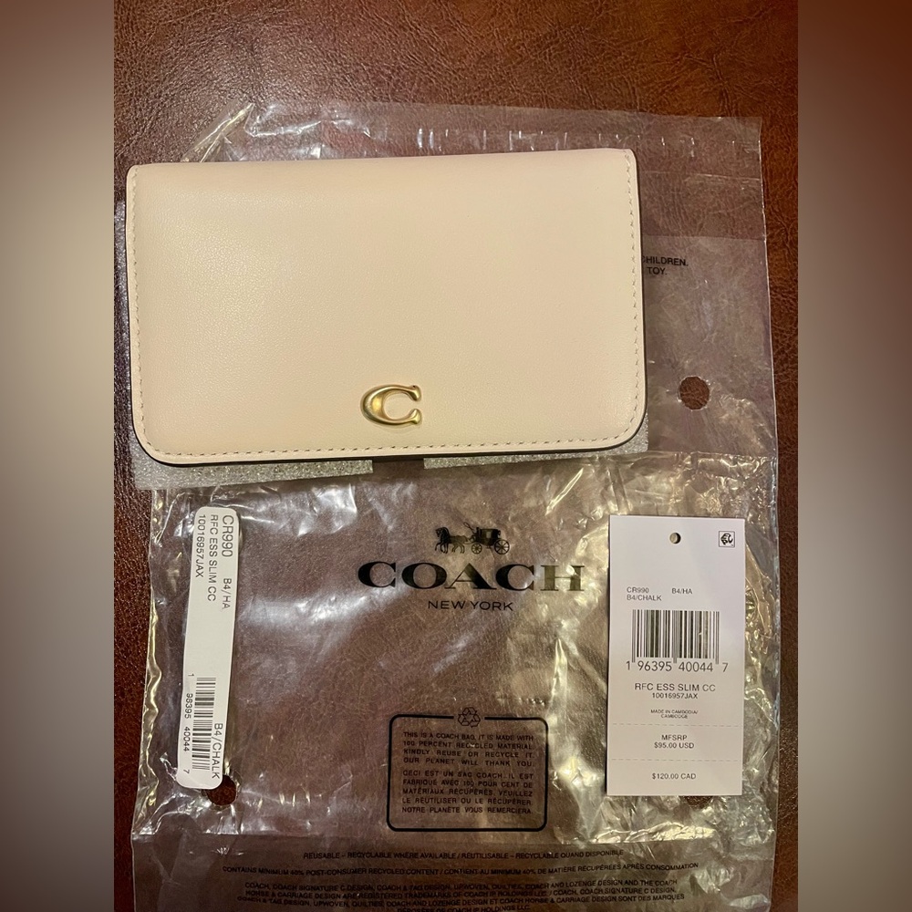 Coach Essential Slim card wallet NWT